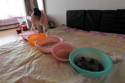 乾县楼上漏水，住户失联，小区没物管，业主维权难！律师来支招……